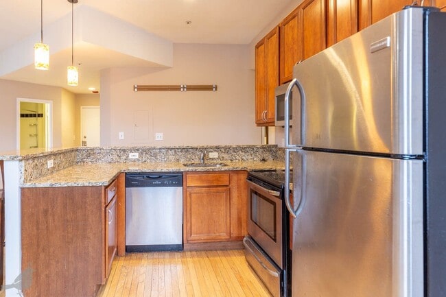 Building Photo - Spacious Two Bedroom Off 14th St. Corridor!