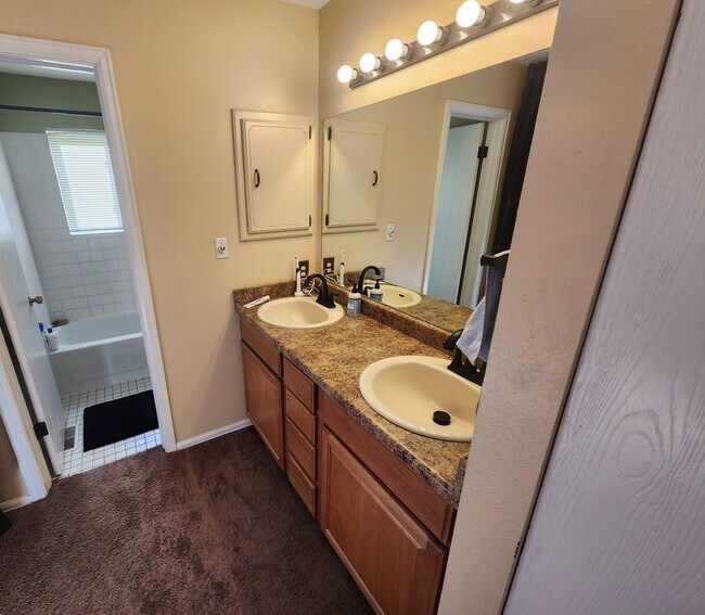 Building Photo - 5502 Dunbar Ct