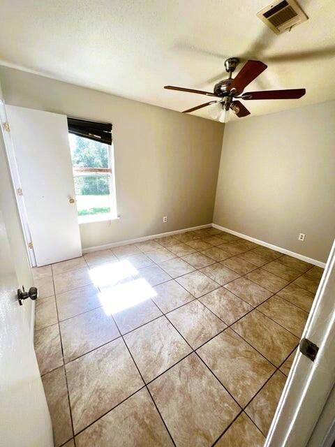 Building Photo - 2824 Meadowbrook Dr