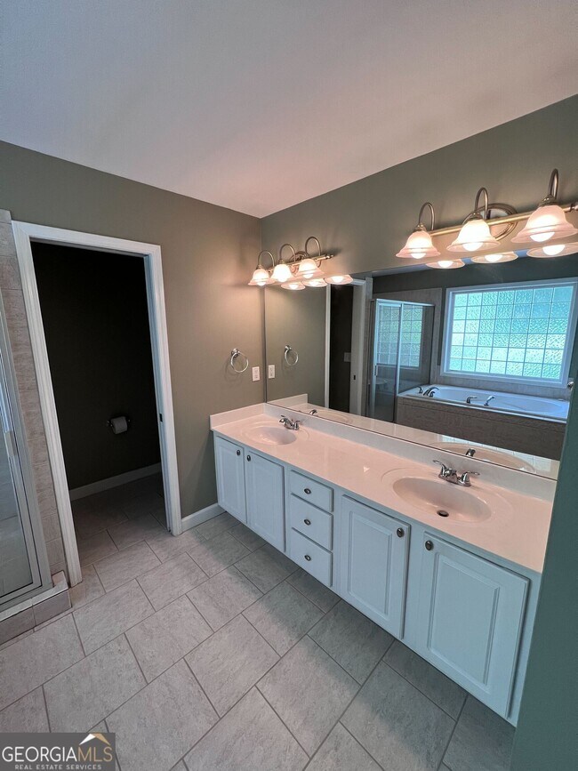 Building Photo - 119 Tullamore Trail