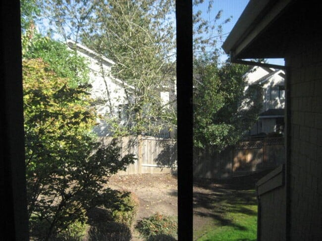Building Photo - 44 Crestfield Ct