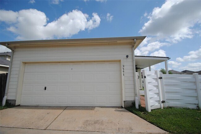 Building Photo - 6363 Provident Green Dr