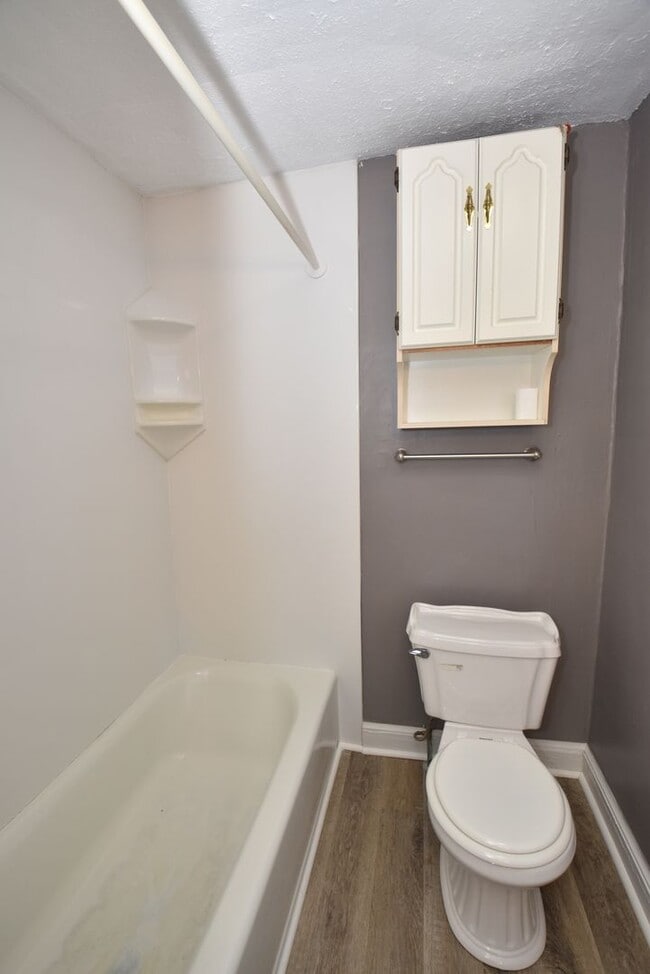 Building Photo - 3 bedroom 1.5 bath home next to IUSB.