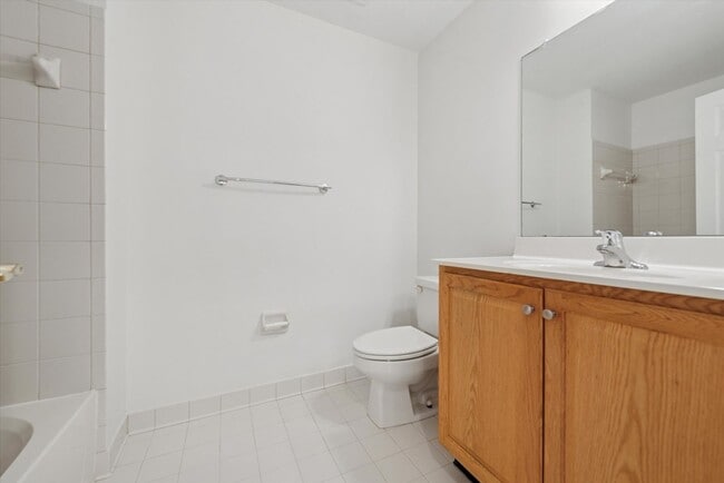 Building Photo - Beautiful 2BR/2.5BA Townhome in Byers Stat...