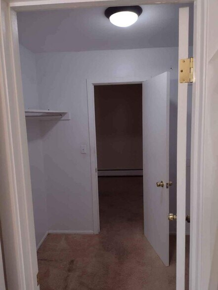Building Photo - 1813 Hemlock Plz