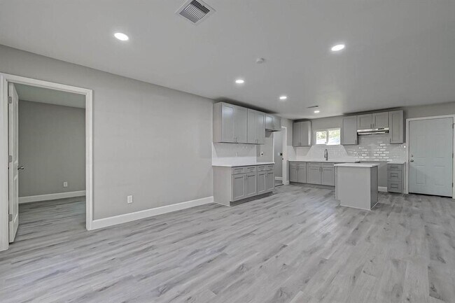 Building Photo - 9830 Degas Ln