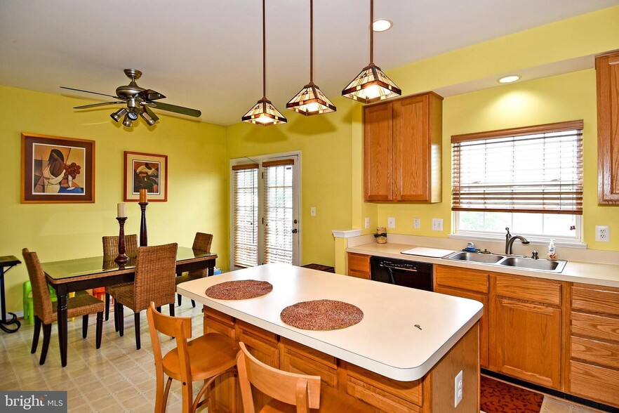 Dining area - 16739 Sweeney Ln