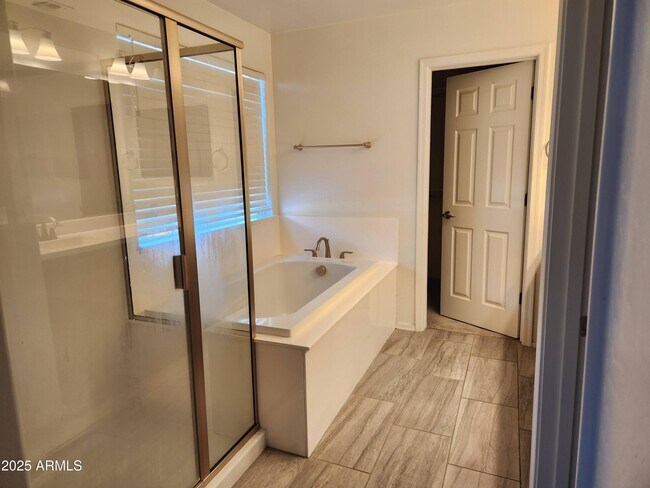 Building Photo - 148 N 56th Pl
