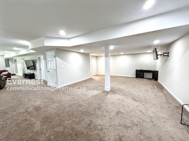Building Photo - 1518 Lakeview Pkwy