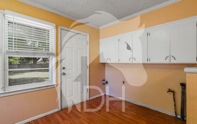 Building Photo - "Charming 3-Bedroom Oasis with 2 Full Baths in the Heart of Vinita!"