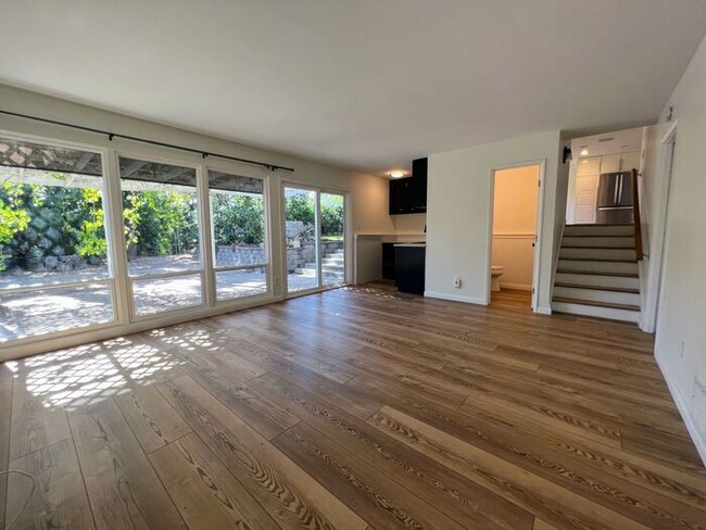 Building Photo - 3 Bed / 2 .5 Bath Home with Private Yard i...