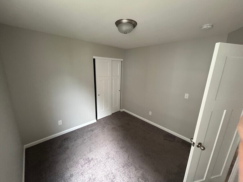 Building Photo - 281 Autumn Oaks Dr