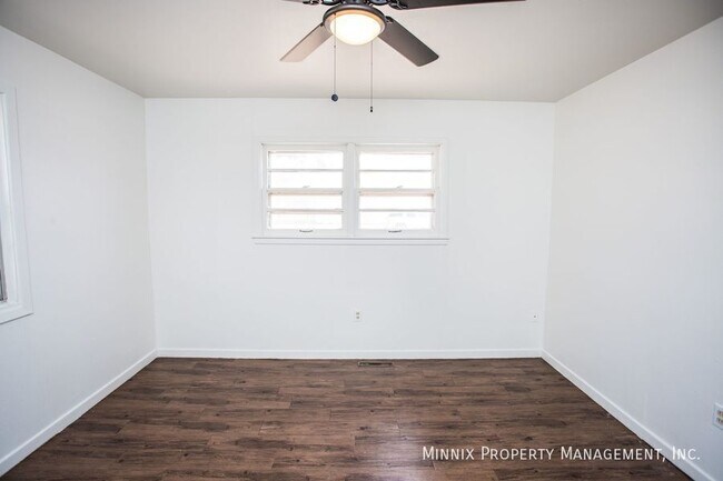 Building Photo - 502 2nd Pl