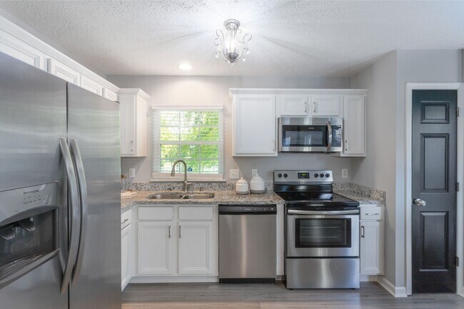 Building Photo - Beautiful end unit in sought-after Nashboro Village