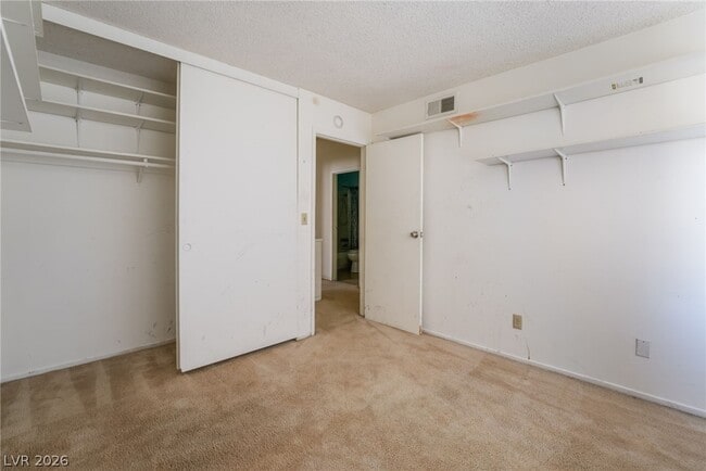 Building Photo - 2102 E Russell Rd