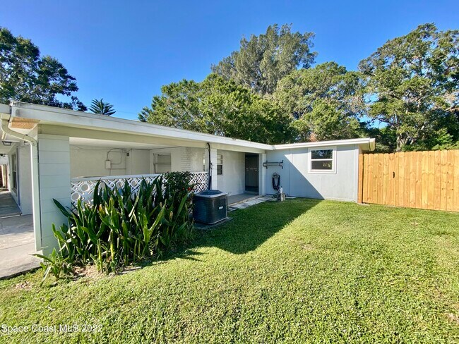 Building Photo - 57 NW Shannon Ave