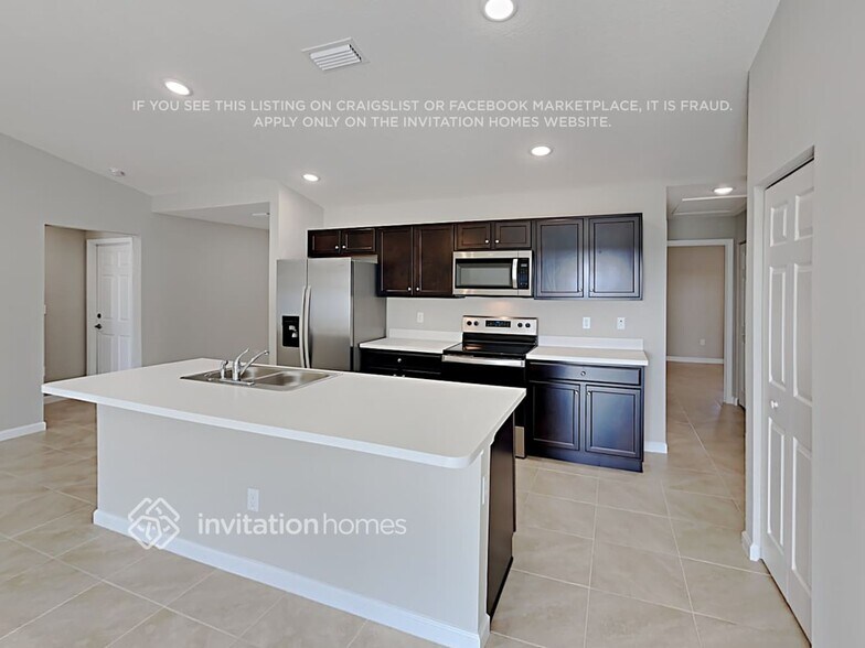 Building Photo - 2496 SE Sapelo Ave