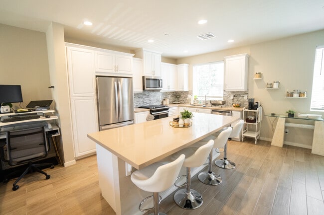 Primary Photo - 2516 S Escondido Blvd