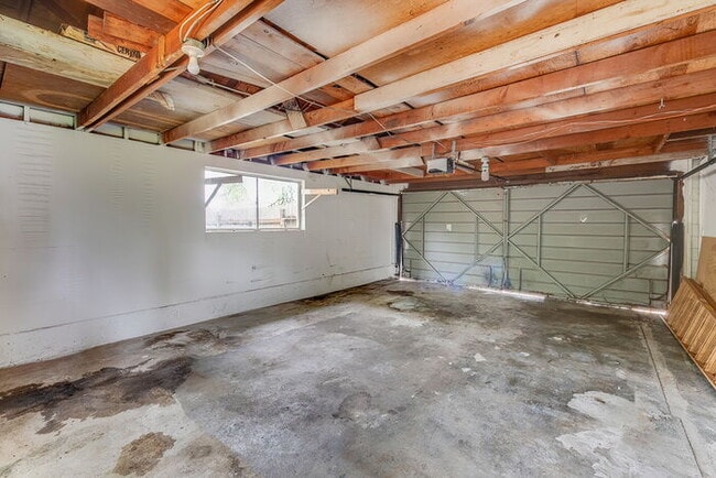 Building Photo - 2030 Ocean Beach Pl