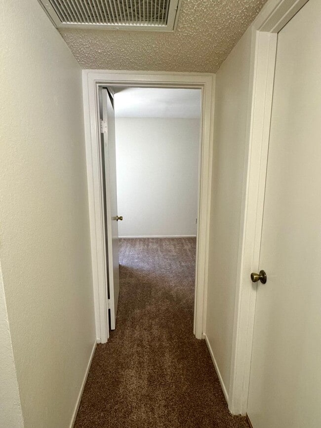 Building Photo - Spacious Upstairs Two-Bedroom 1 & 1/2 Bath...