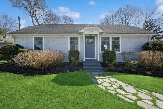 Building Photo - 250 Oak Rd