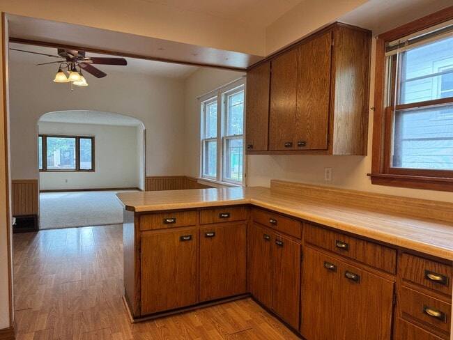 Building Photo - 5 Bedroom 3 bath - North Fargo