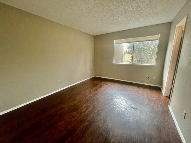 Building Photo - 302 W. William Cannon Drive