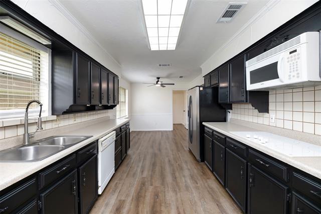 Building Photo - 2621 Pinehurst Dr
