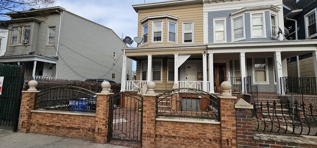 Building Photo - 535 E 29th St