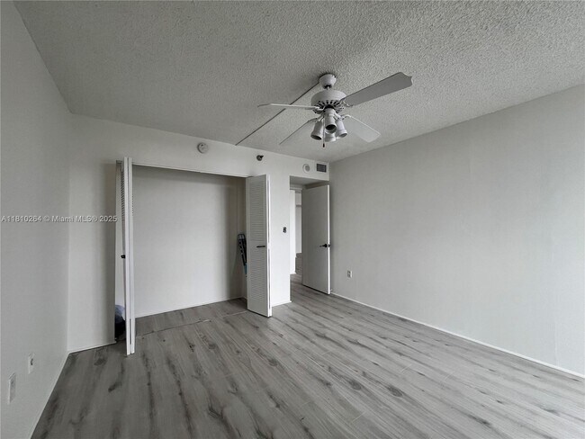 Building Photo - 20515 E Country Club Dr