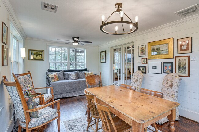 Building Photo - 5313 Palm Dr