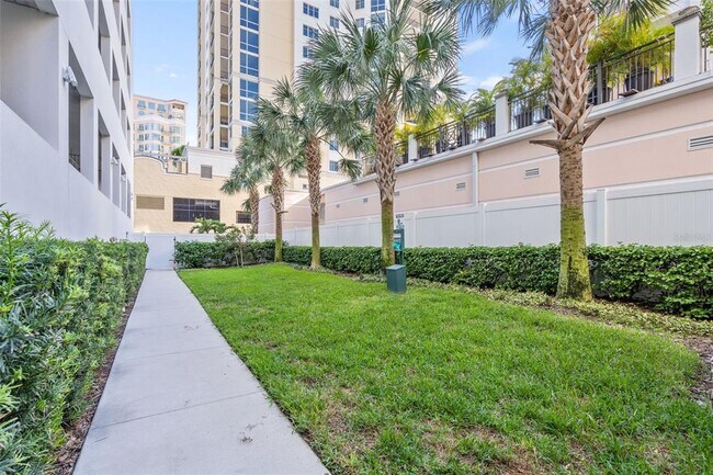 Building Photo - 176 4th Ave NE