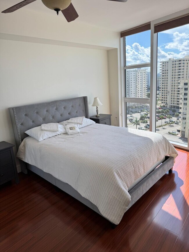 Building Photo - 1800 S Ocean Dr