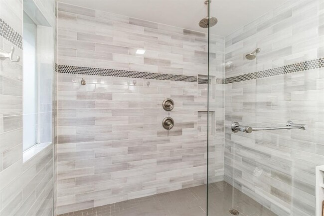 Building Photo - 2912 Feathercrest Dr