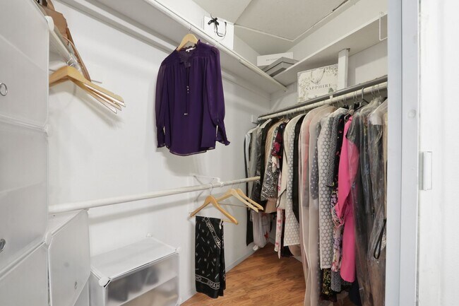 Building Photo - Beautiful Orange County Condo! Must See