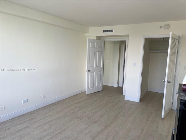 Building Photo - 1500 Bay Rd