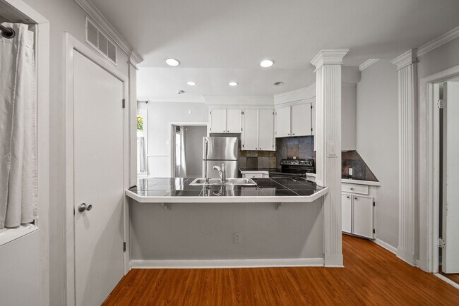 Building Photo - 5110 Lee Ave