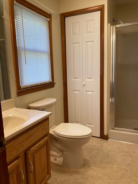 Building Photo - 203 Oakvale Rd