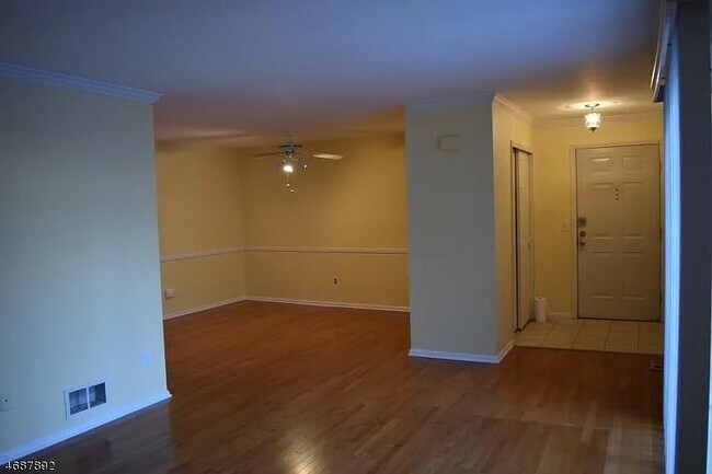 Building Photo - 65 Jamestown Rd