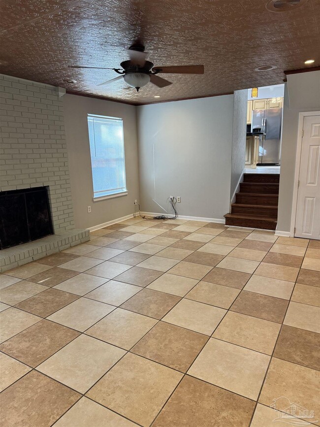 Building Photo - 117 S Sunset Blvd