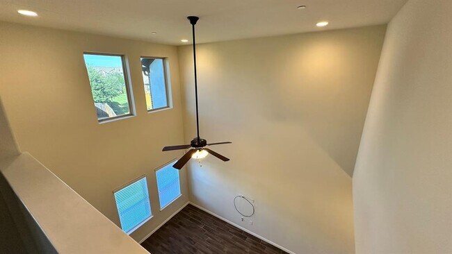 Building Photo - 2304 S Lakeline Blvd