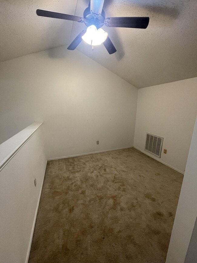 Building Photo - 512 Eberhart Ln