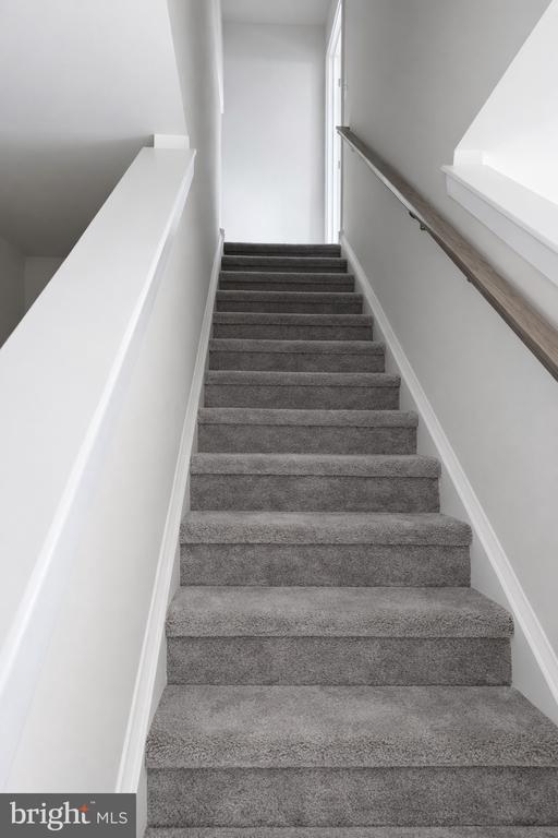 Building Photo - 735 Platinum Dr