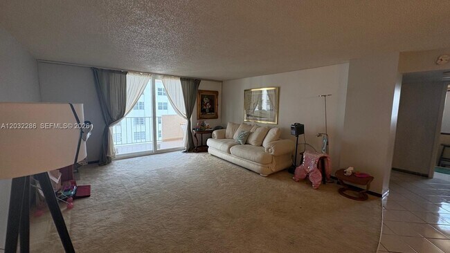 Building Photo - 1865 S Ocean Dr