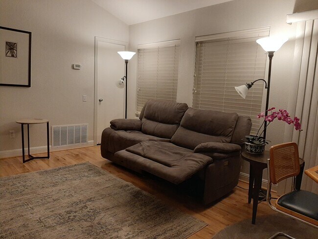 Building Photo - 1100 E Amado Rd