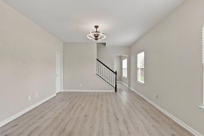 Building Photo - 2055 Hemlock Dr