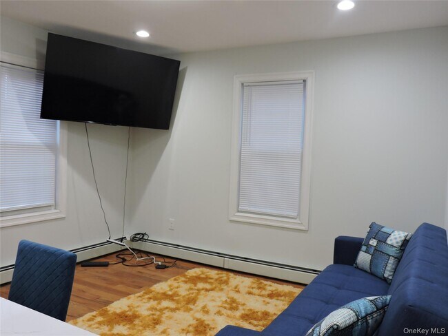 Building Photo - 194-09 112th Rd