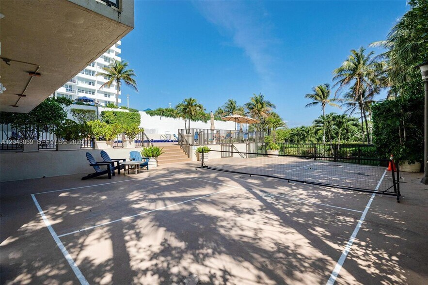 Building Photo - 1623 Collins Ave