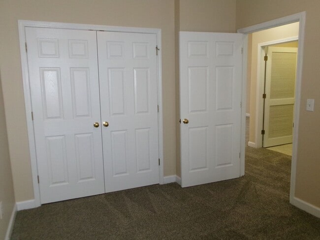 Building Photo - 3 bedroom, 2 bath condo in Carolina Willows