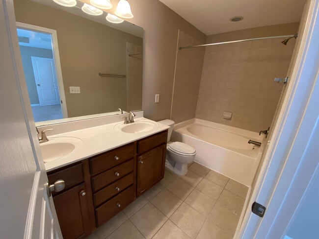 Building Photo - Room in Townhome on Keystone Park Dr